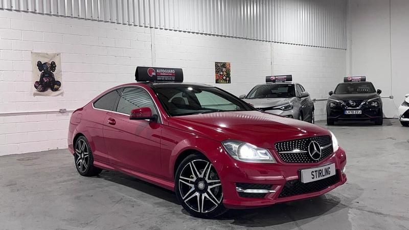 Begagnad Mercedes C220 AMG 2012 Röd Sportkupé