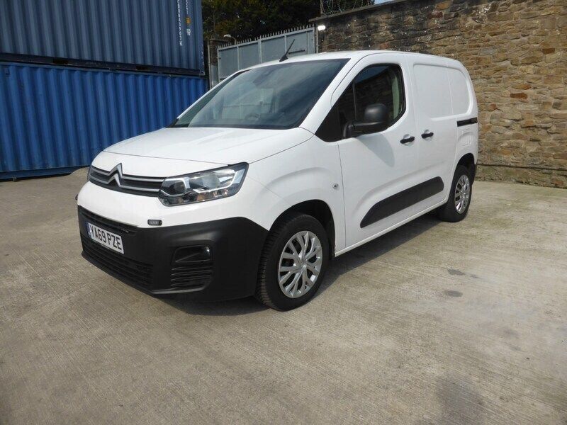 White Used 2020 Citroën Berlingo MPV | £9,950 (Super price) - Image 1/4