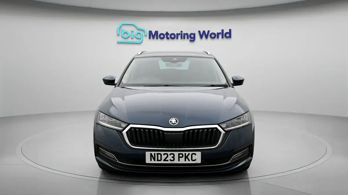 Used Skoda Octavia SE L 201 HP (147 kW) 2023 Blue Estate