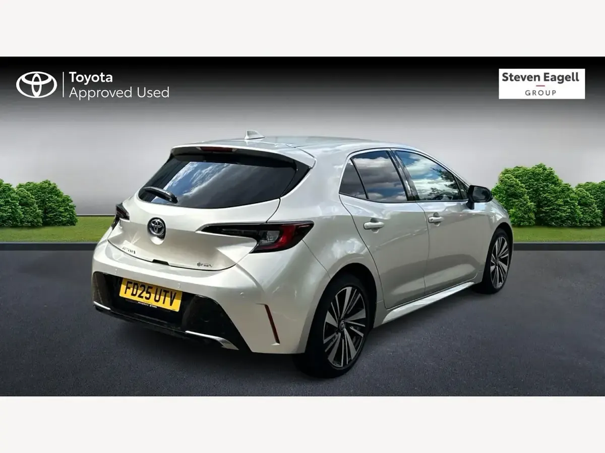 Used Toyota Corolla Design 140 HP (102 kW) 2025 Silver Hatchback