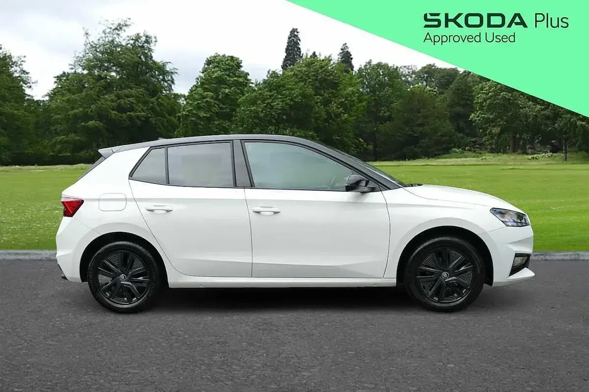 Used Skoda Fabia Design Edition 113 HP (83 kW) 2025 White Hatchback