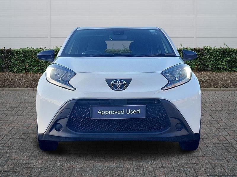 Used Toyota Aygo X PURE 72 HP (52 kW) 2024 White SUV