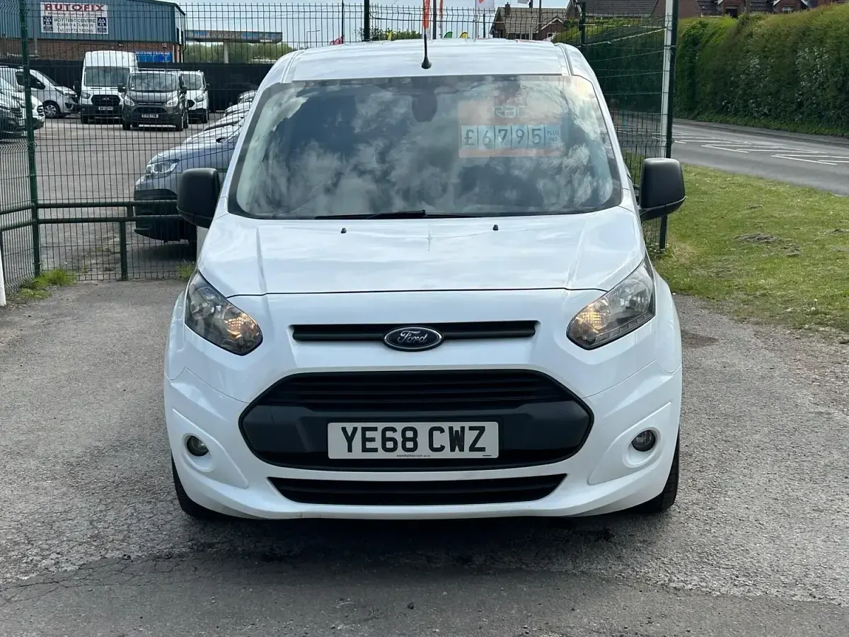 Used Ford Transit Connect Trend 100 HP (73 kW) 2018 White MPV