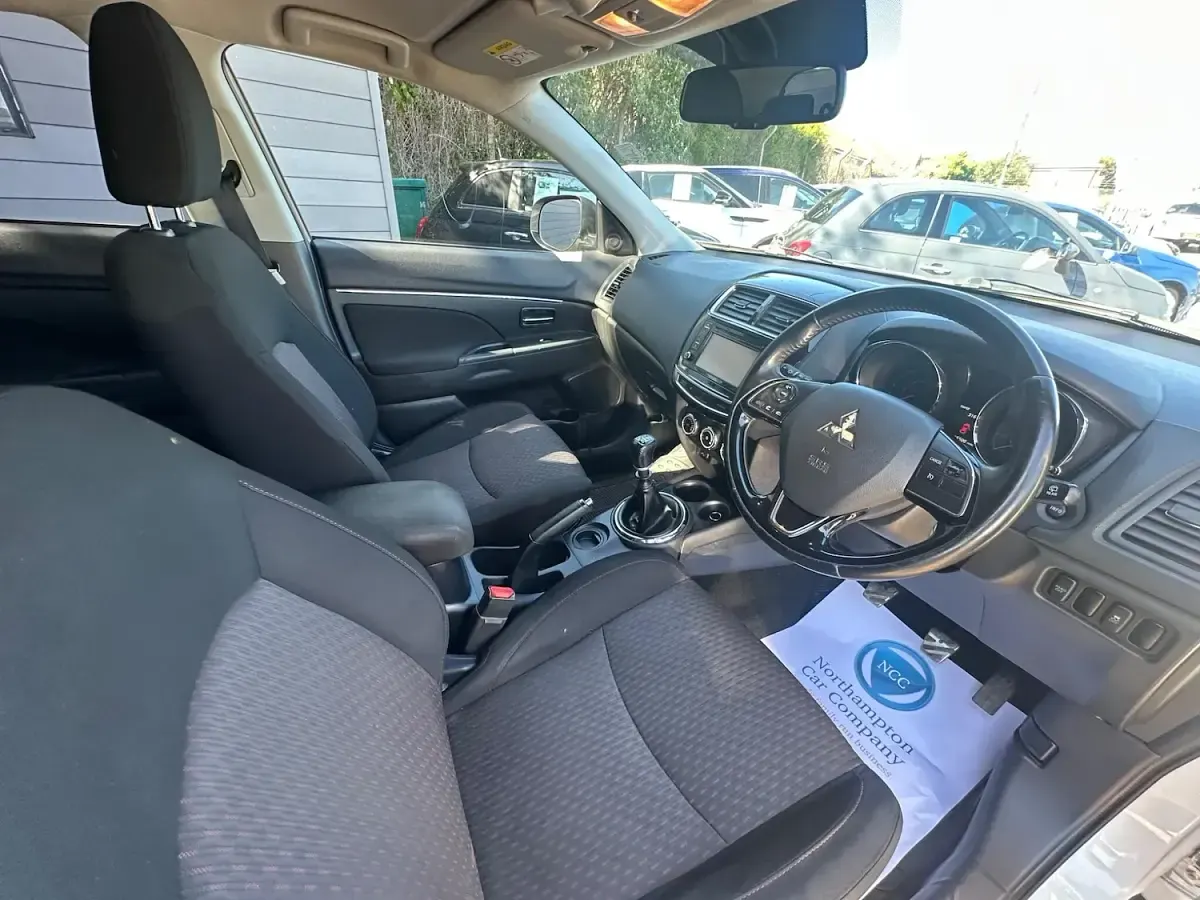 Used Mitsubishi ASX 114 HP (83 kW) 2017 White SUV
