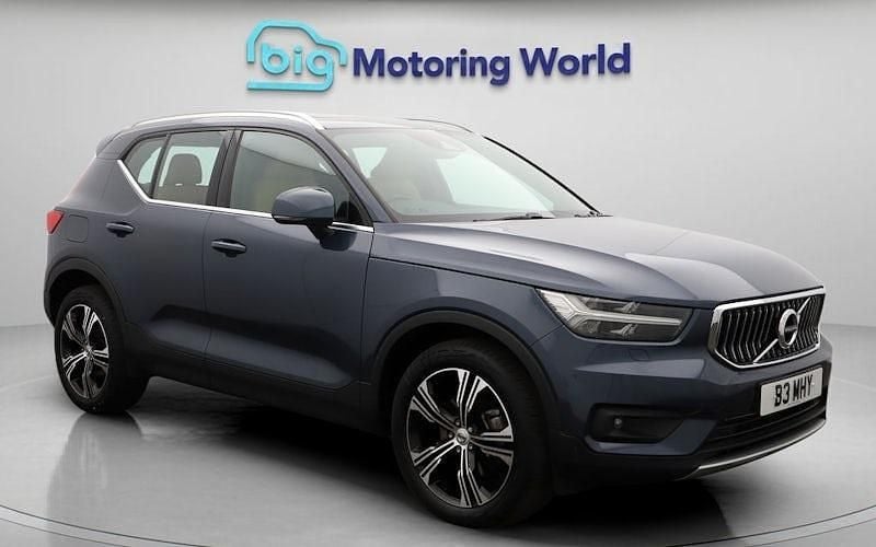 Used 2022 Volvo XC40 Inscription SUV | £25,300 (Good price) - Image 1/4