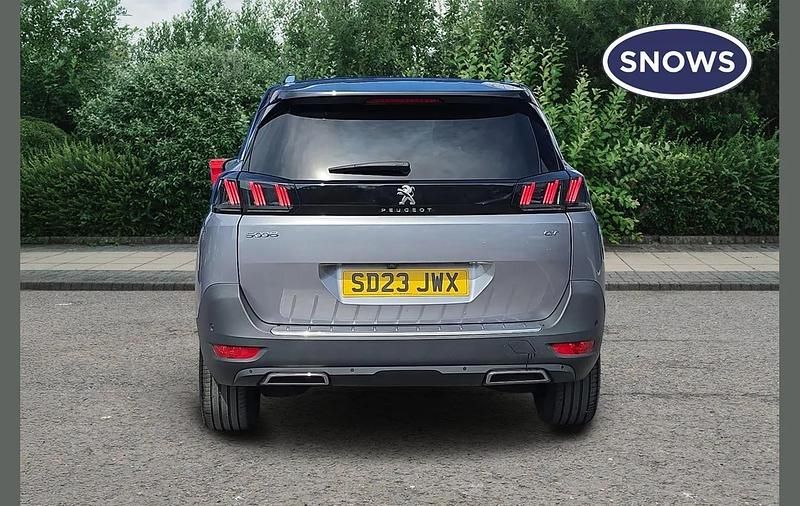 Usado Peugeot 5008 GT 131 HP (96 kW) 2023 Cinzento SUV