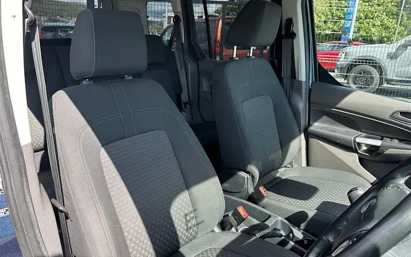 Used Ford Tourneo Zetec 120 HP (88 kW) 2021 Estate