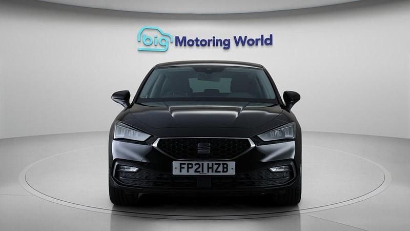 Used Seat Leon SE Dynamic 110 HP (80 kW) 2021 Black Hatchback