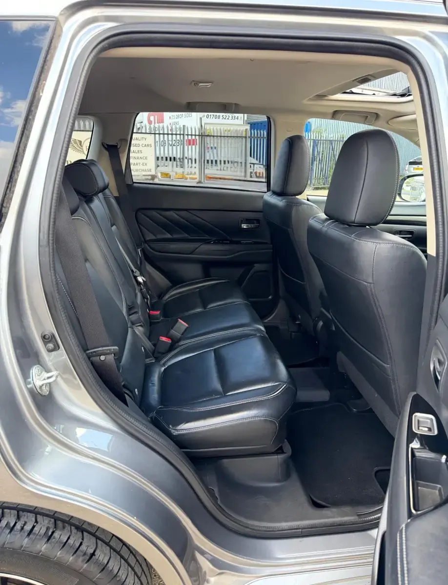Used Mitsubishi Outlander P-HEV 2016 Grey Estate