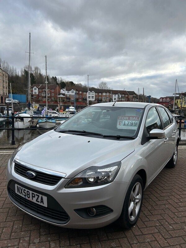 Silver Used 2008 Ford Focus Zetec Hatchback | £1,250 (Good price) - Image 1/4
