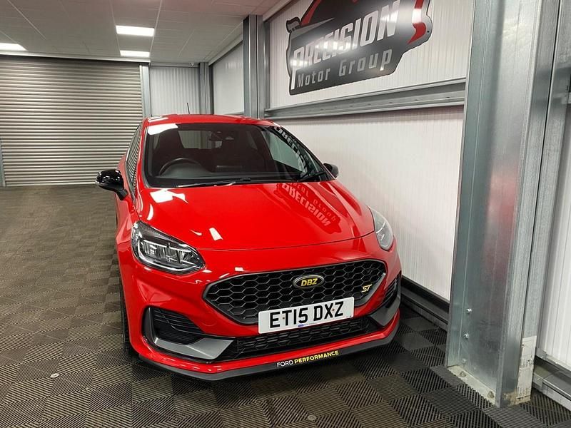 Used Ford Fiesta ST 200 HP (147 kW) 2022 Red Hatchback