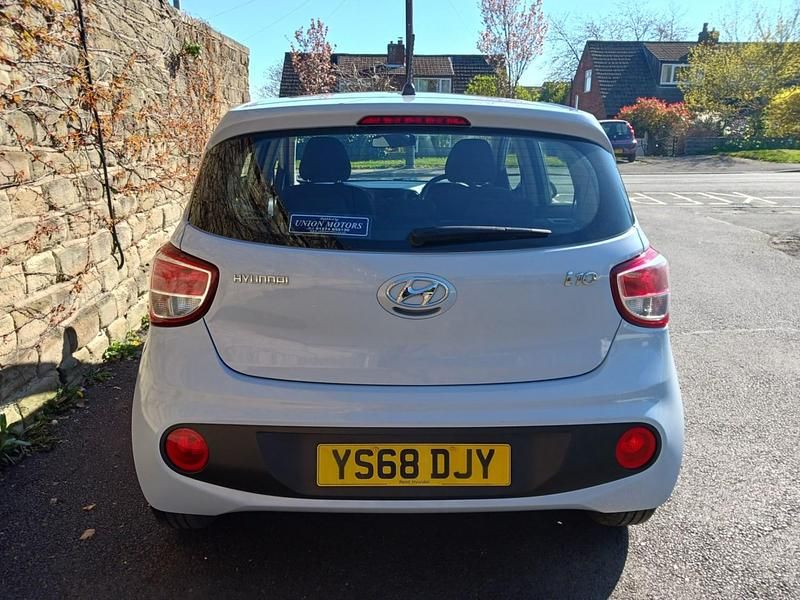 Usado Hyundai i10 66 HP (48 kW) 2018 Cinzento Citadino