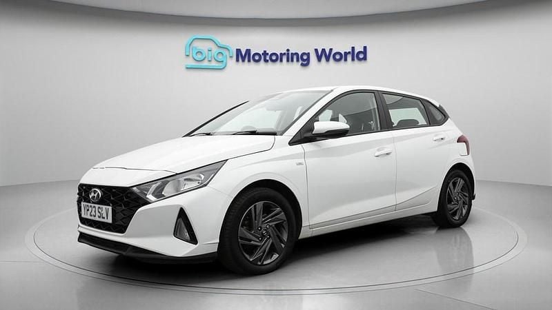 Used Hyundai i20 SE 100 HP (73 kW) 2023 White Hatchback