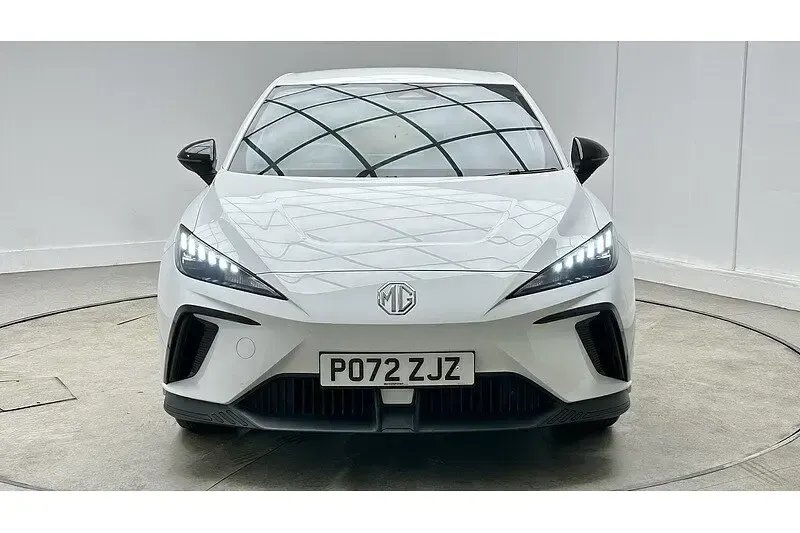 Used MG MG4 EV SE 319 kW (435 HP) 2022 White Hatchback