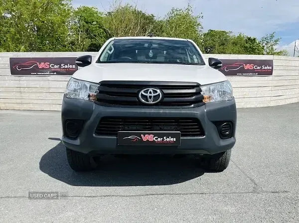 Used Toyota HiLux Active 150 HP (110 kW) 2017 White Pickup