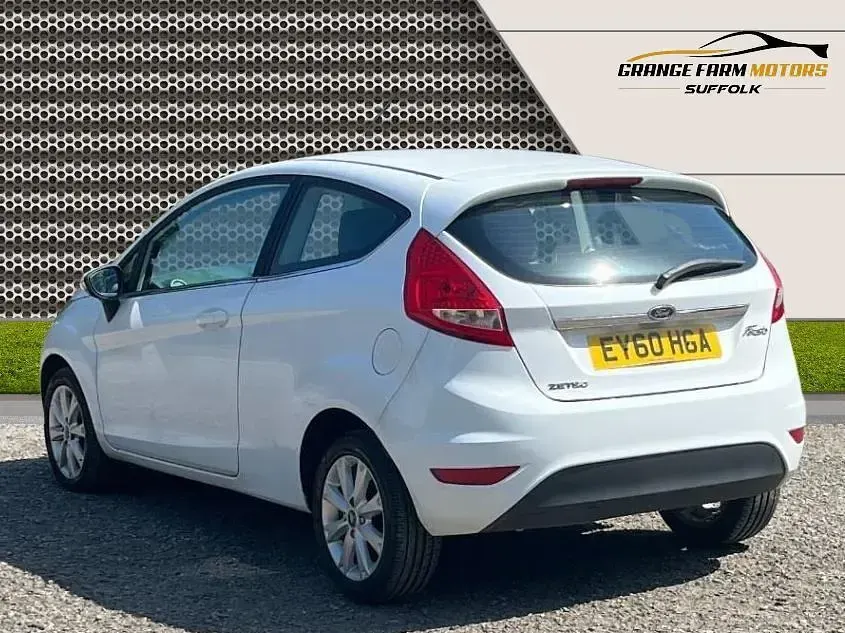 Used Ford Fiesta Zetec 82 HP (60 kW) 2010 White Hatchback