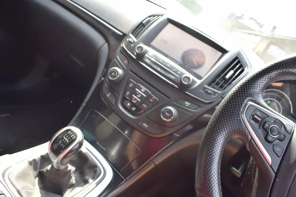 Used Vauxhall Insignia SRi 140 HP (102 kW) 2014 Red Hatchback