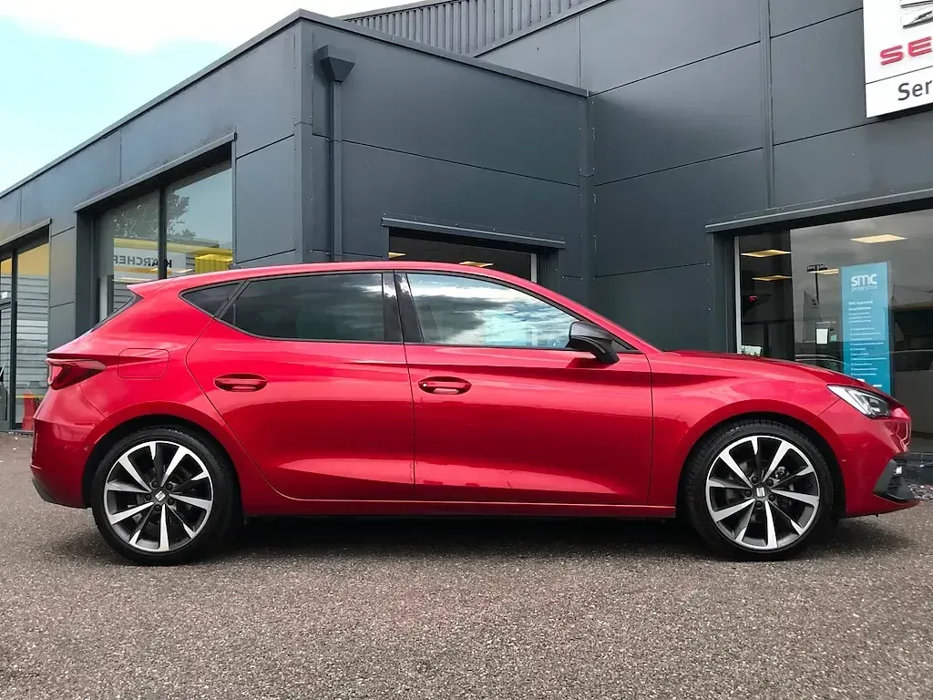 Used Seat Leon FR Sport 150 HP (110 kW) 2022 Red Hatchback