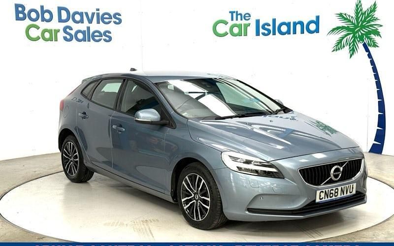 Used Volvo V40 Momentum 120 HP (88 kW) 2018 Blue Hatchback