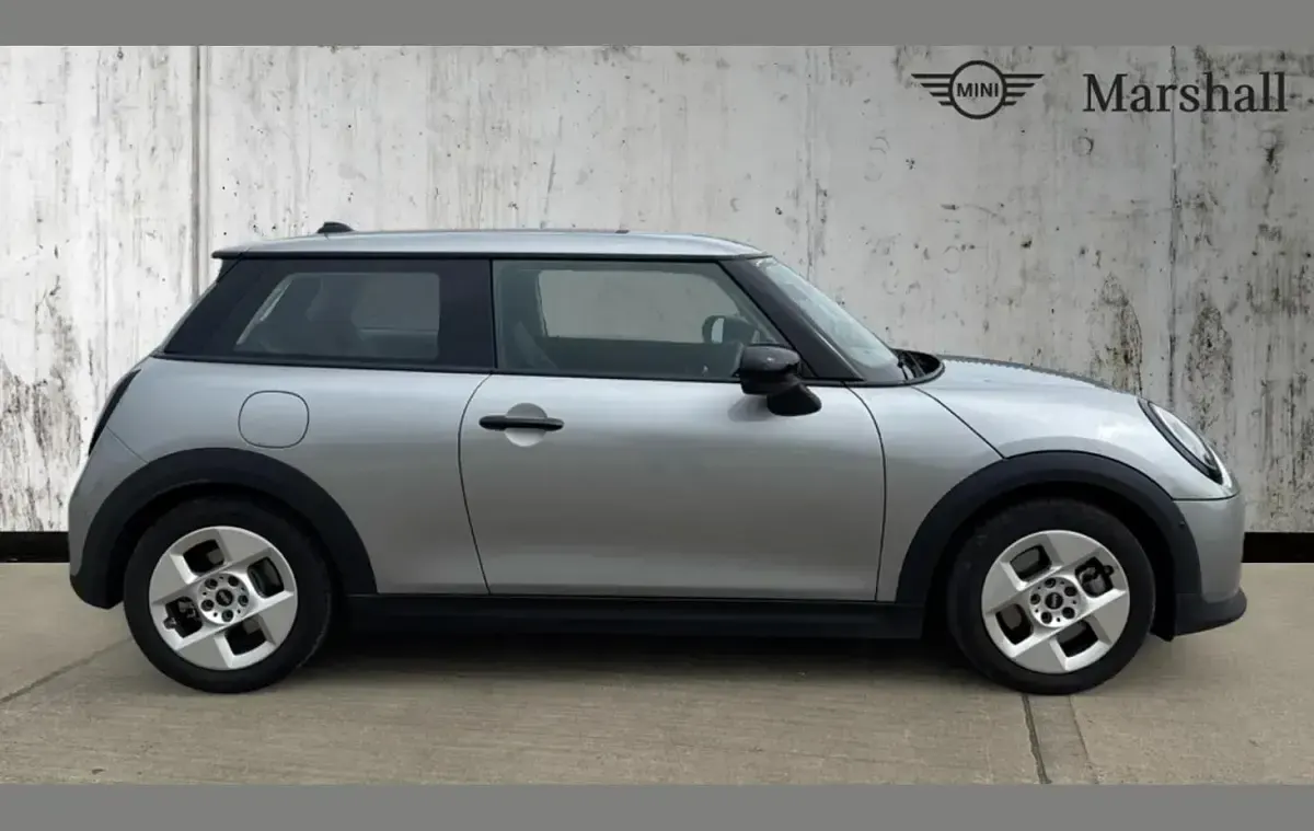 Used Mini Cooper Classic 154 HP (113 kW) 2024 Silver Hatchback