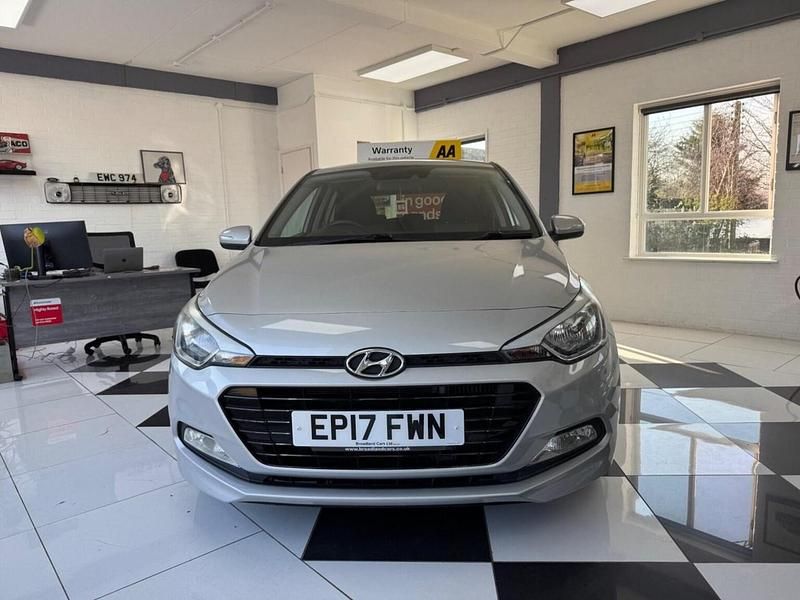 Used Hyundai i20 Edition 100 HP (73 kW) 2017 Grey Hatchback