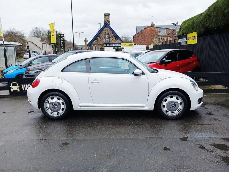 Used VW Beetle Design 105 HP (77 kW) 2015 White Hatchback