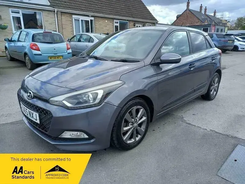 Begagnad Hyundai i20 Premium 90 HK (66 kW) 2015 Grå Halvkombi