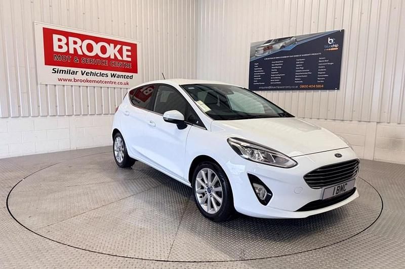 Used Ford Fiesta Titanium 100 HP (73 kW) 2018 White Hatchback