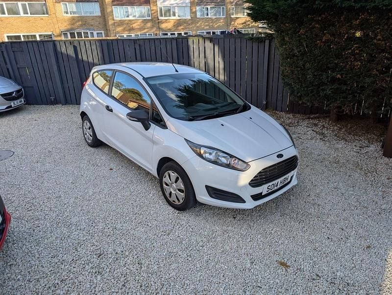 White Used 2014 Ford Fiesta Studio Hatchback | £4,695 (Super price) - Image 1/4