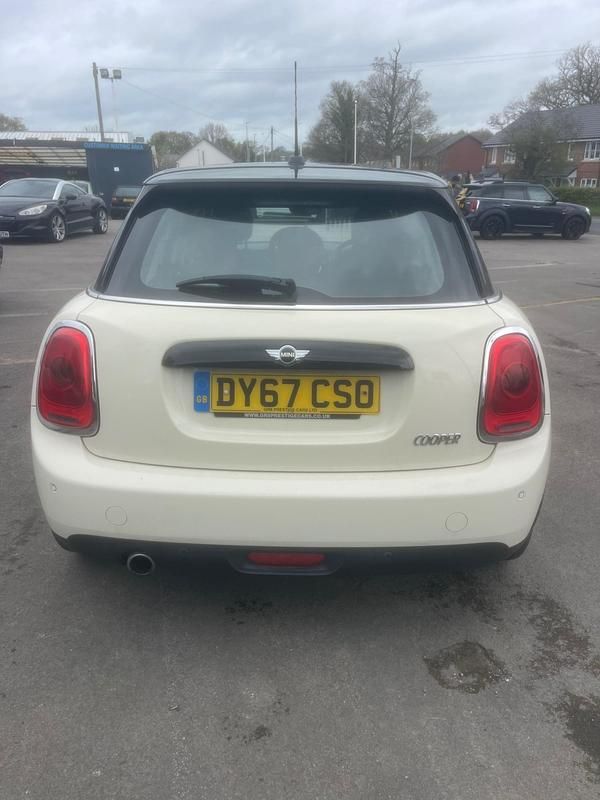 Used Mini Cooper Clubman 136 HP (100 kW) 2017 White Estate