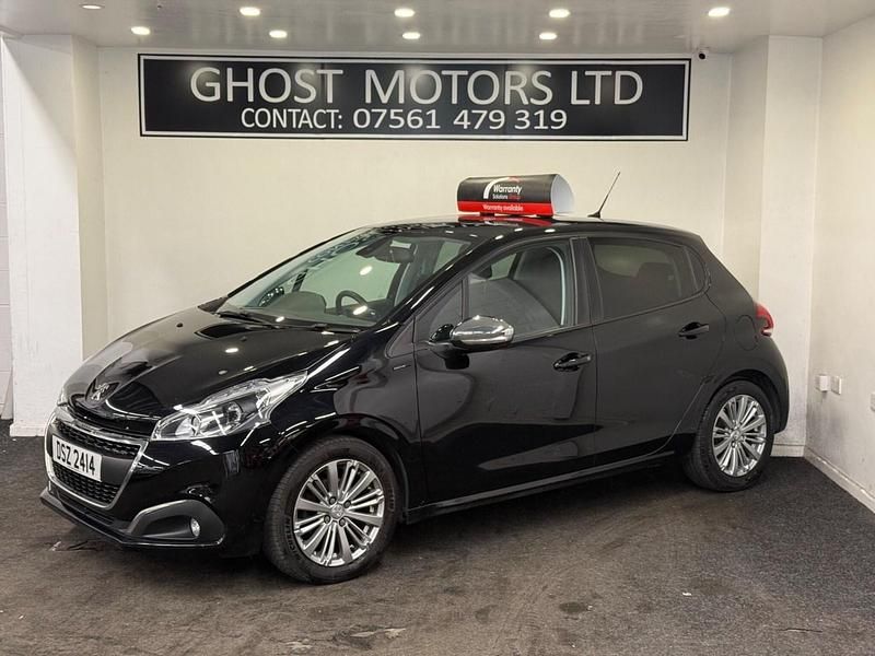 Used Peugeot 208 Signature Sky 82 HP (60 kW) 2019 Black Hatchback