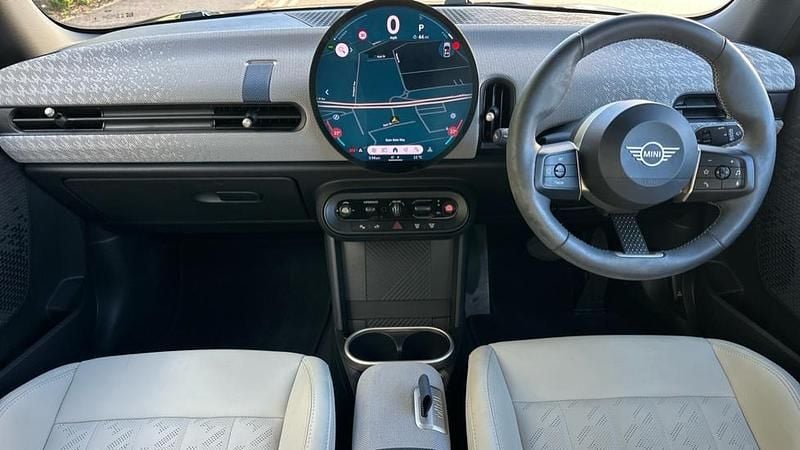 Used Mini Cooper Hatch 113 kW (154 HP) 2025 Black Hatchback