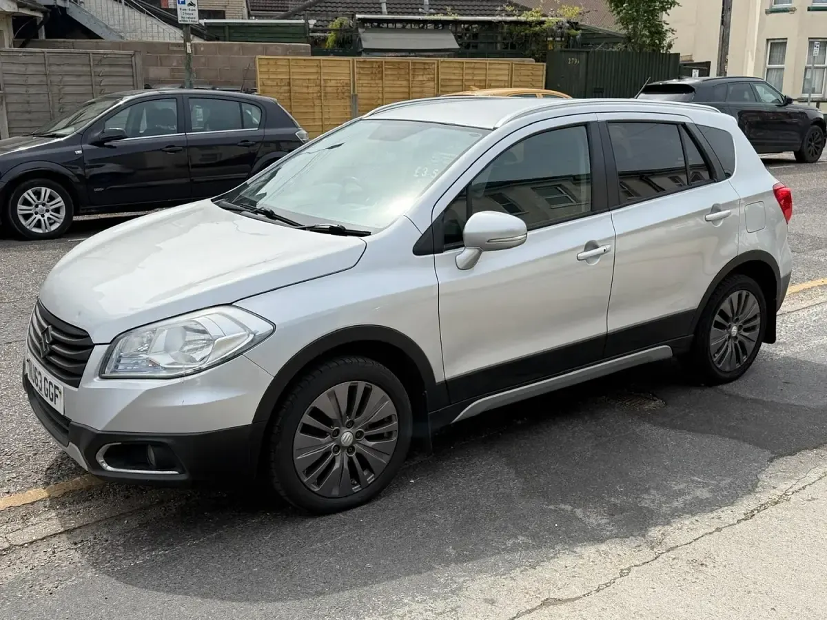 Usado Suzuki SX4 S-Cross SZ4 120 CV (88 kW) 2013 Plateado Utilitario