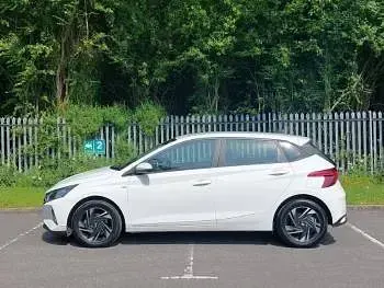 Used Hyundai i20 SE 100 HP (73 kW) 2023 White Hatchback