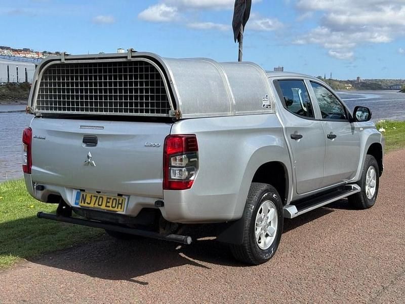 Second-hand Mitsubishi L200 150 CP (110 kW) 2020 Argintiu Pickup