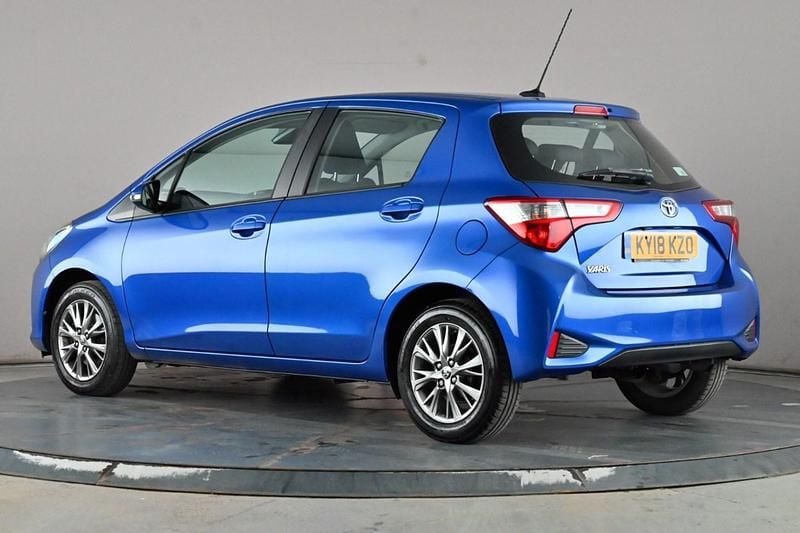 Used Toyota Yaris 111 HP (81 kW) 2018 Blue Hatchback