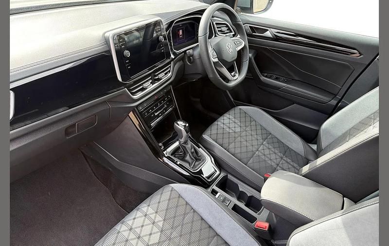 Used VW T-Roc R-line 150 HP (110 kW) 2025 Silver SUV