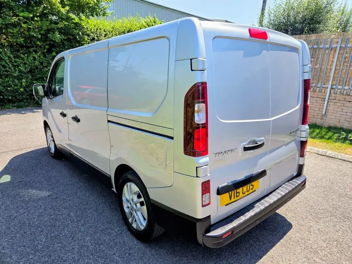 Used Renault Trafic 2018 Silver MPV