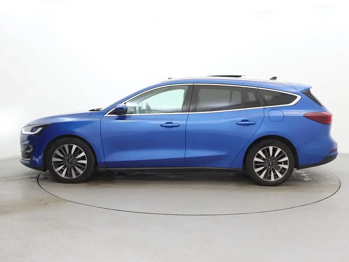Used Ford Focus Titanium 120 HP (88 kW) 2022 Blue Estate