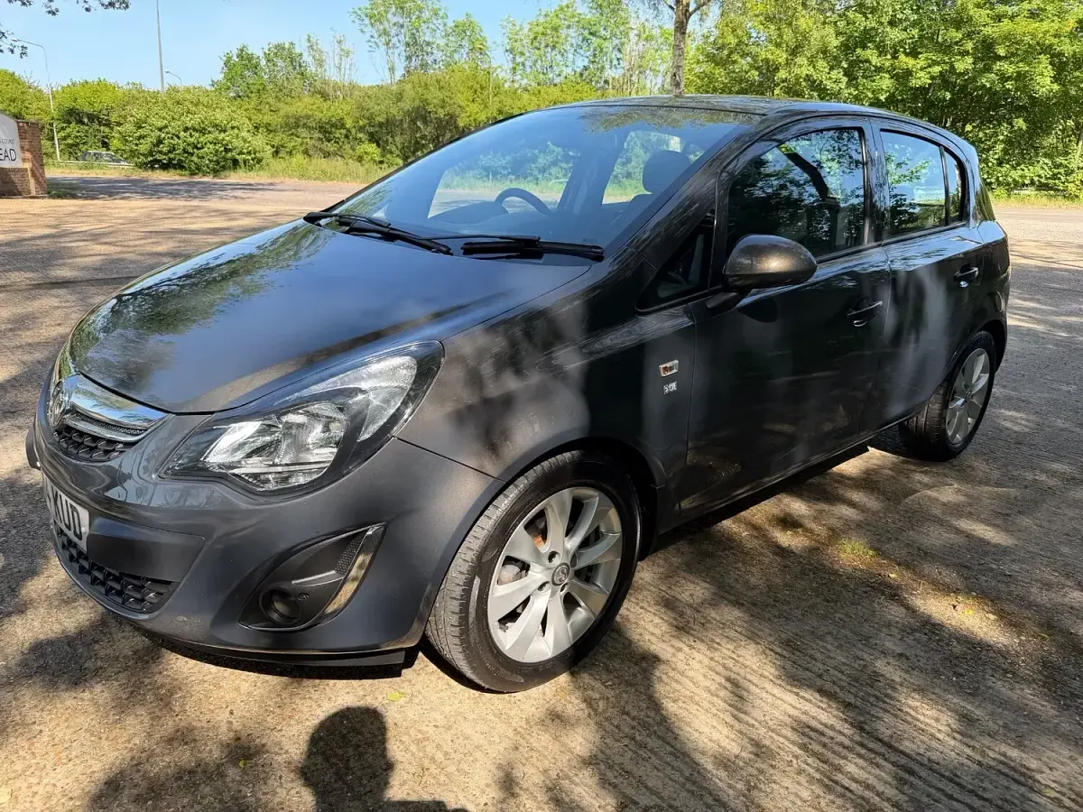Begagnad Vauxhall Corsa Excite 100 HK (73 kW) 2014 Grå Halvkombi
