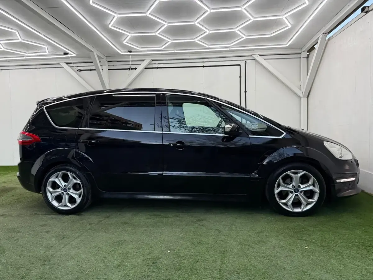 Used Ford S-MAX Titanium X 163 HP (119 kW) 2014 Black MPV