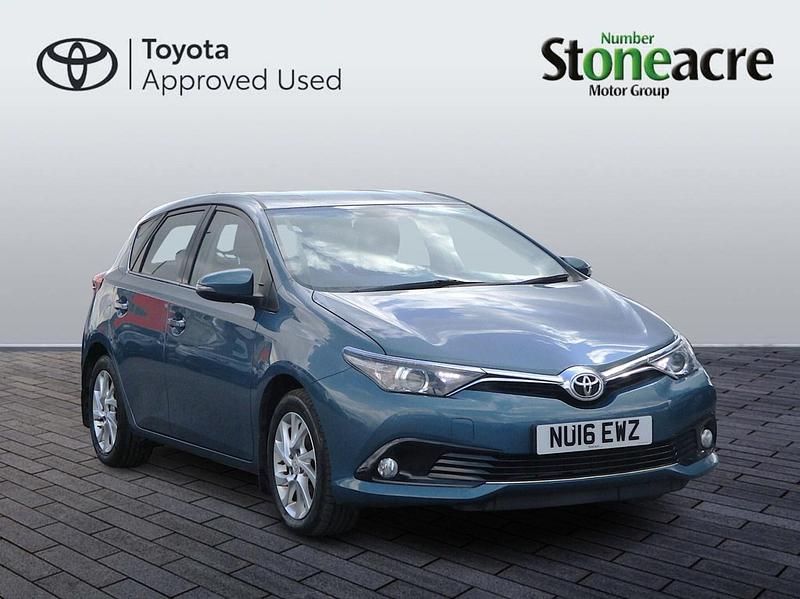 Blue Used 2016 Toyota Auris Hatchback | £9,500 (Fair price) - Image 1/2
