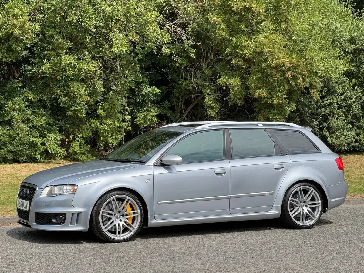 Used Audi RS4 Sport 420 HP (308 kW) 2006 Silver Estate