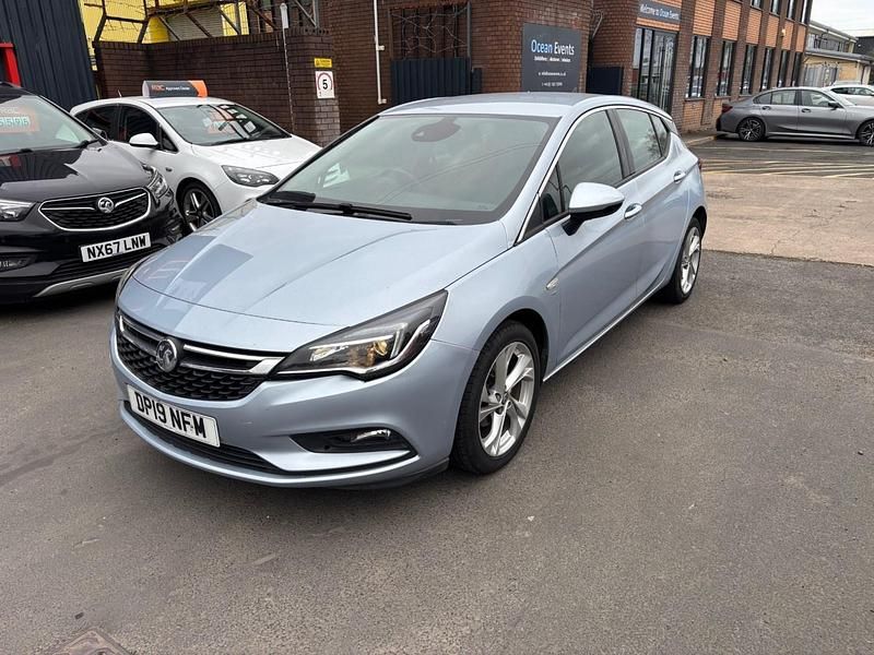 Used Vauxhall Astra SRi 104 HP (76 kW) 2019 Silver Hatchback