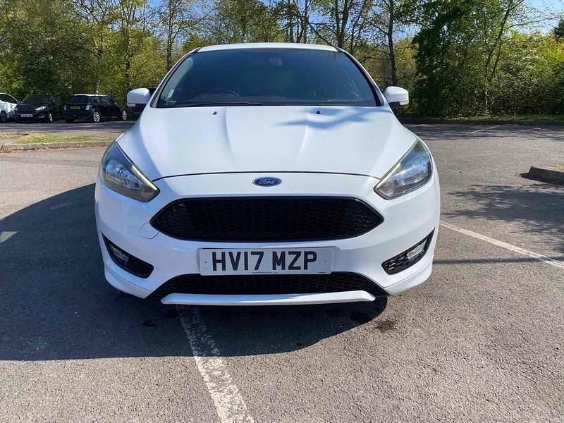 Used Ford Focus ST-Line 125 HP (91 kW) 2017 White Hatchback