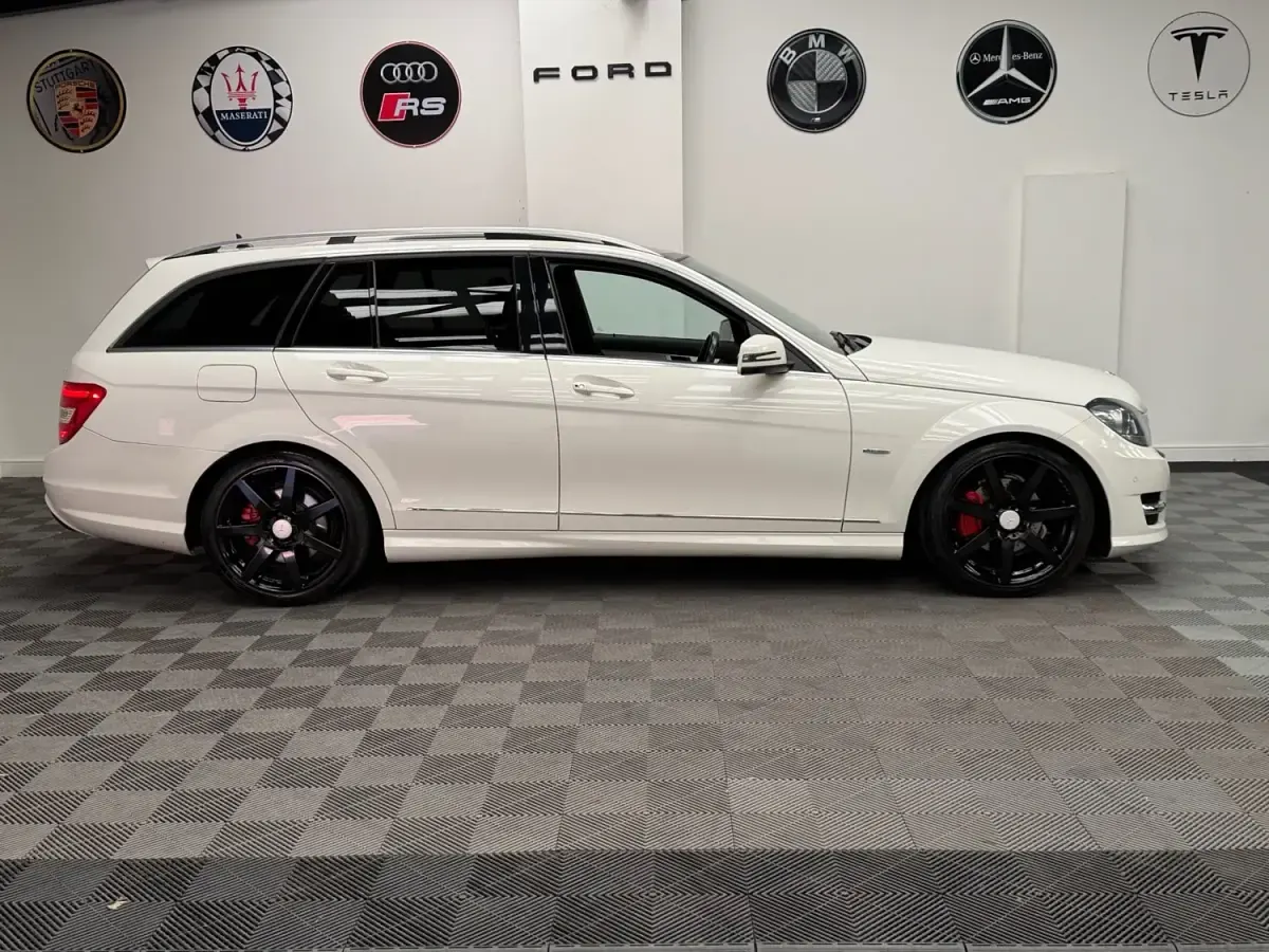 Begagnad Mercedes C250 2012 Vit Kombi