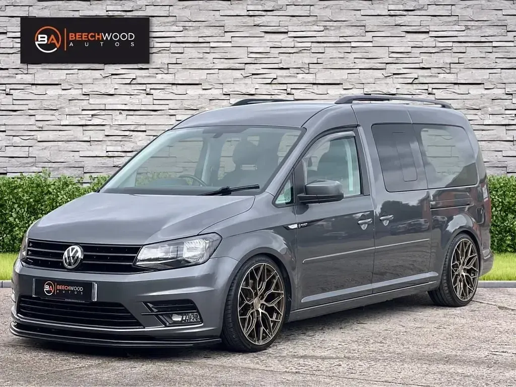 Usado VW Caddy Maxi Life 101 HP (74 kW) 2016 Cinzento Monovolume