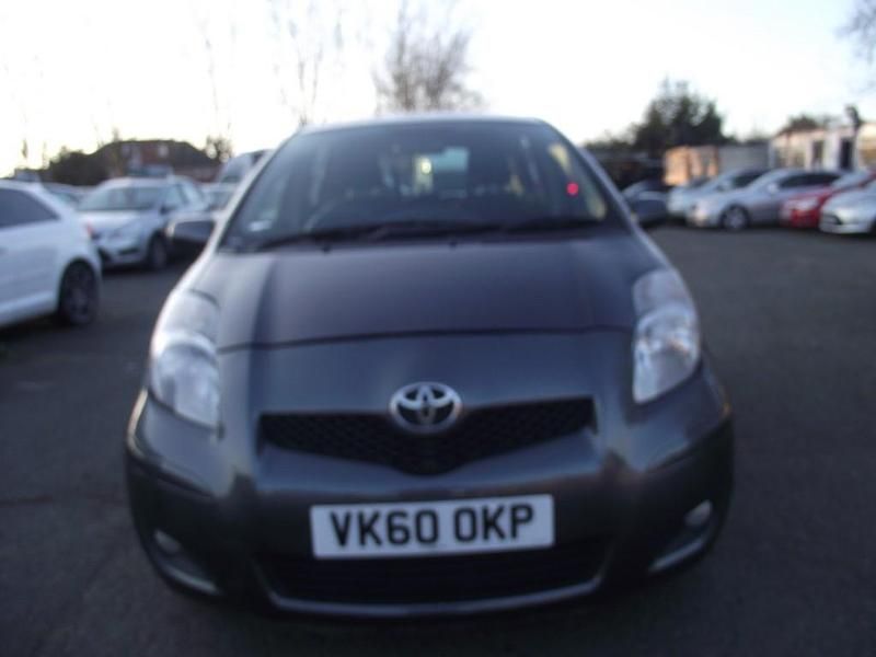 Used Toyota Yaris 99 HP (72 kW) 2010 Grey Hatchback
