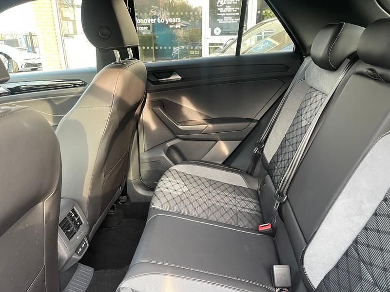 Used VW T-Roc R-line 150 HP (110 kW) 2023 Black SUV