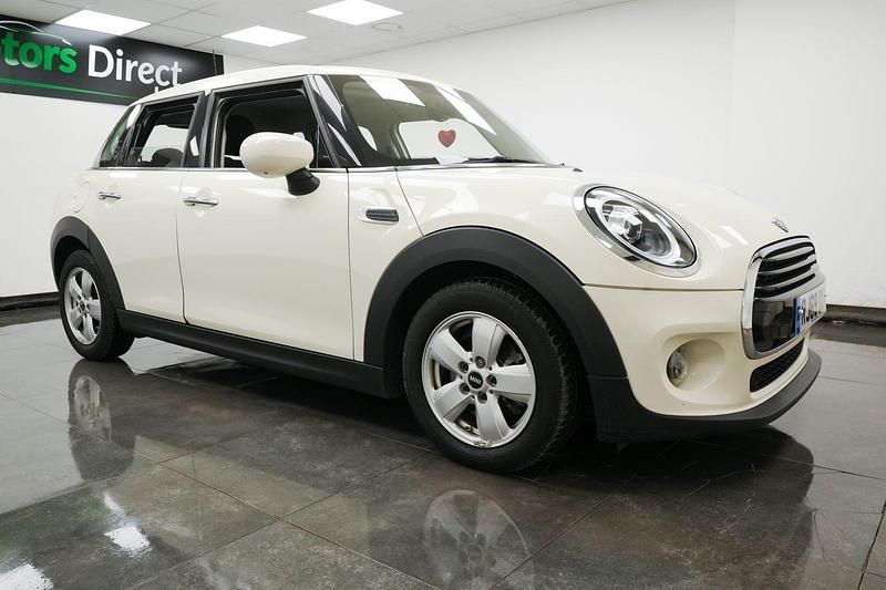 Begagnad Mini Cooper Classic 2019 Vit Halvkombi